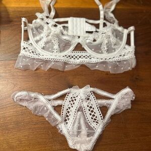 Elegant White Lace Lingerie Set